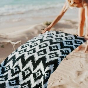 Free People-Slowtide Tassel Beach Towel-Black and White